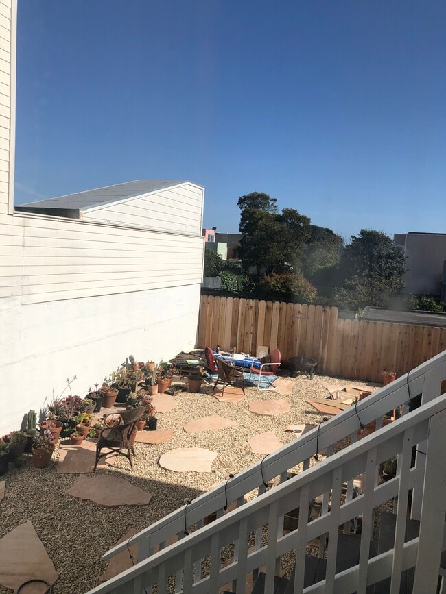 Building Photo - 2233 Taraval St