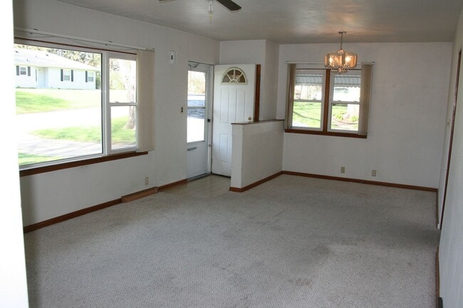 Building Photo - 4Bed 2 Bath House