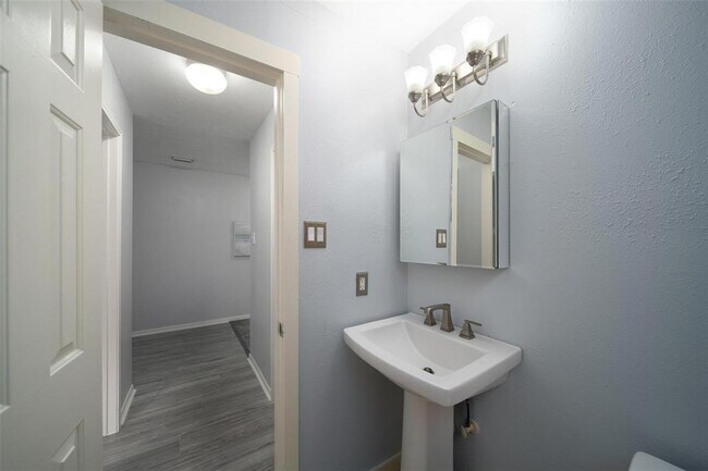 Building Photo - 22814 W Waterlake