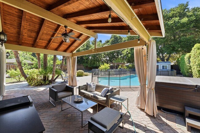 Building Photo - 12445 Green Meadow Ln