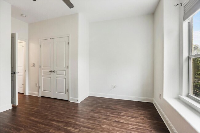 Building Photo - 3406 Menchaca Rd