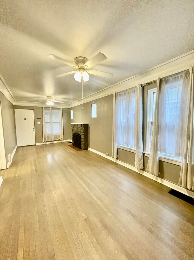 Building Photo - This beautiful 3-bedroom (2 conforming and...