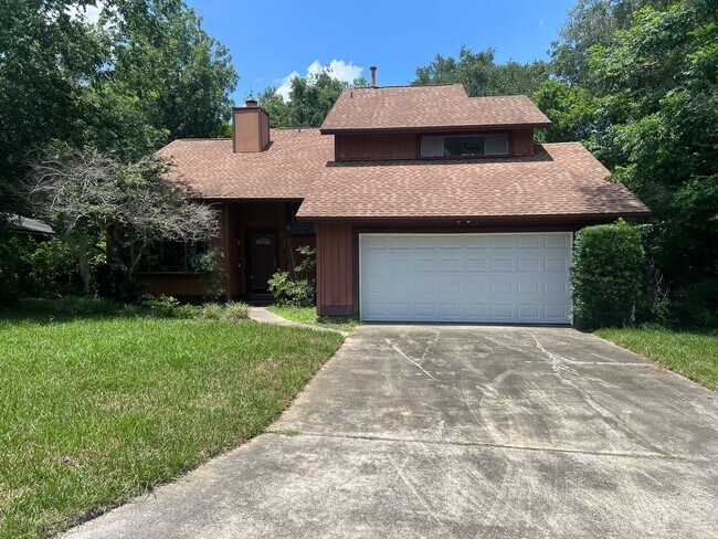 Building Photo - Spacious 4-Bedroom Pool Home in Desirable Winter Springs!