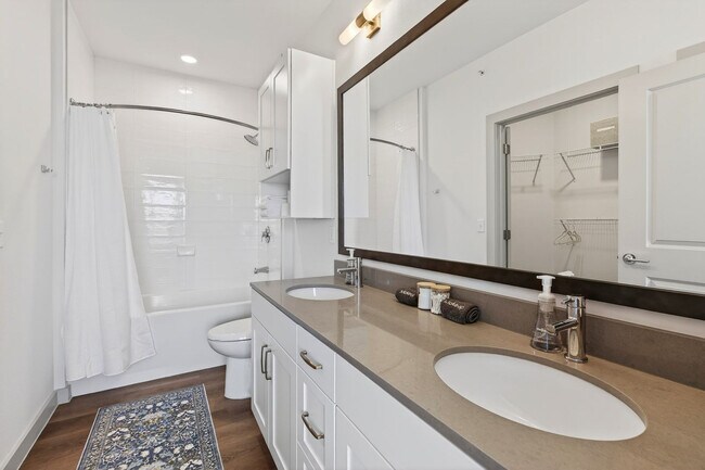 Building Photo - 1301 Leah Ave