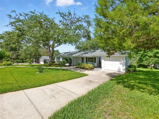 Building Photo - 1426 Crestview Dr
