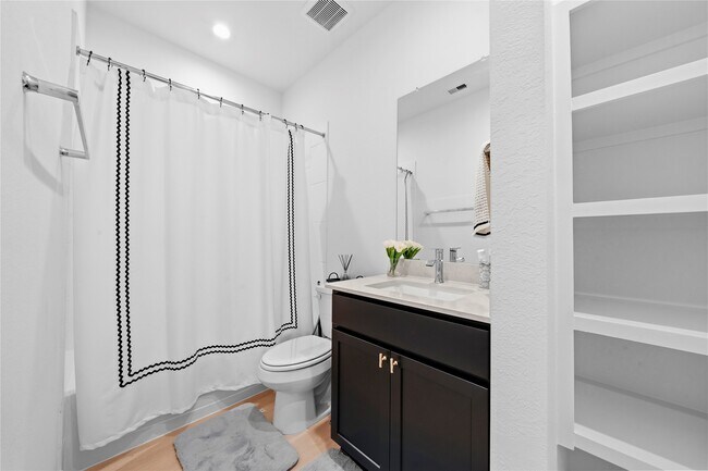 Building Photo - 1542 Merulana Lane