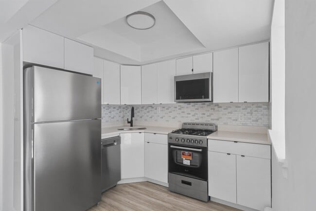 Building Photo - 4017 Hudson Ave