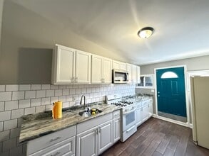 Building Photo - Spacious 4BR Rowhome Near Ellwood Park, Washer/Dryer Included