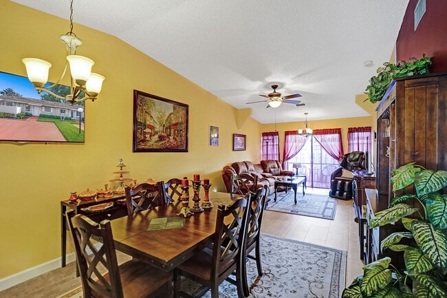 Building Photo - Beautiful 2BR/2BA WITH GARDEN VIEW in the Hear of Boca (55+ community)