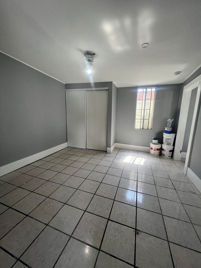 Building Photo - Cozy 2 Bedroom 1 Bathroom