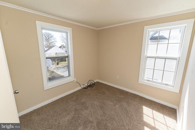 Building Photo - 915 N Division St