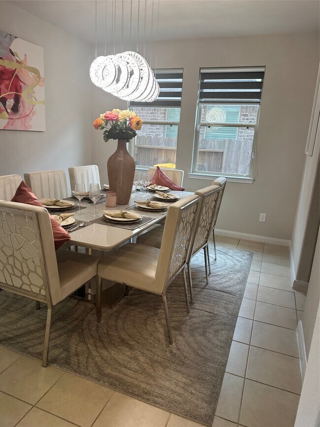 Building Photo - 1617 Darwin Cedar Dr