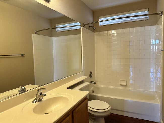 Building Photo - 678 Dockery Pl