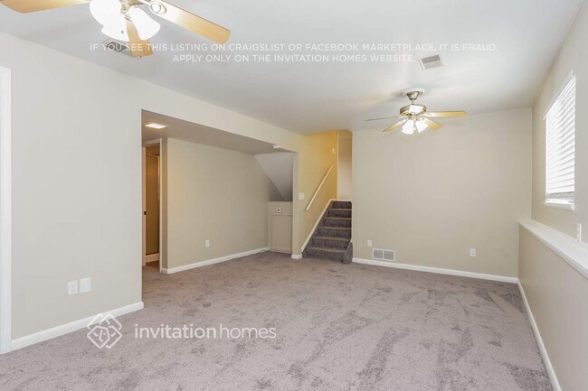 Building Photo - 227 Poppy St