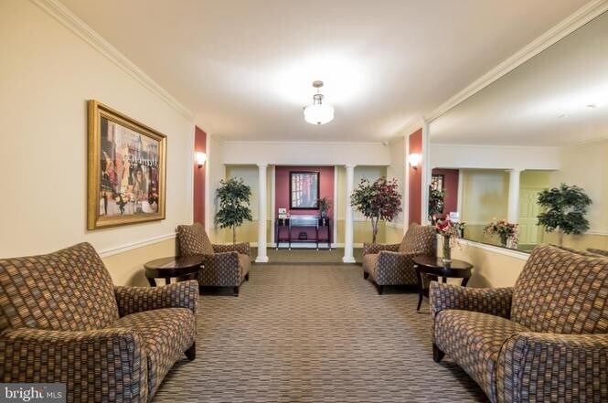 Lobby - 200 W Elm St