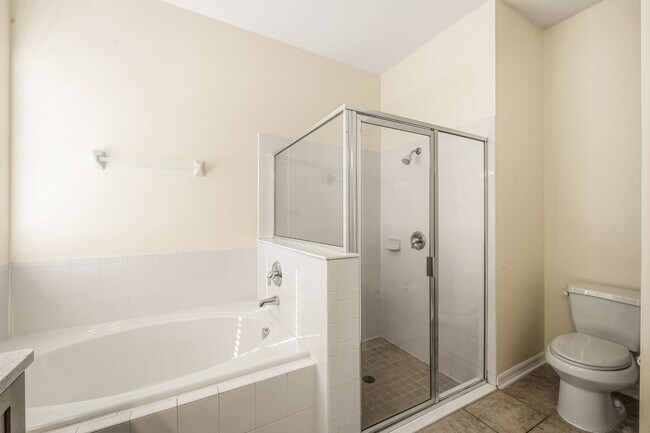 Building Photo - Cozy 4/2 Home Nestled in a Gated Community