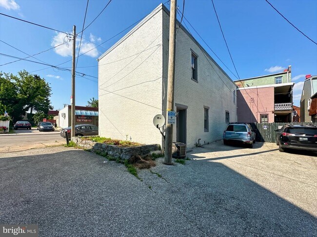 Building Photo - 408 W Princess St