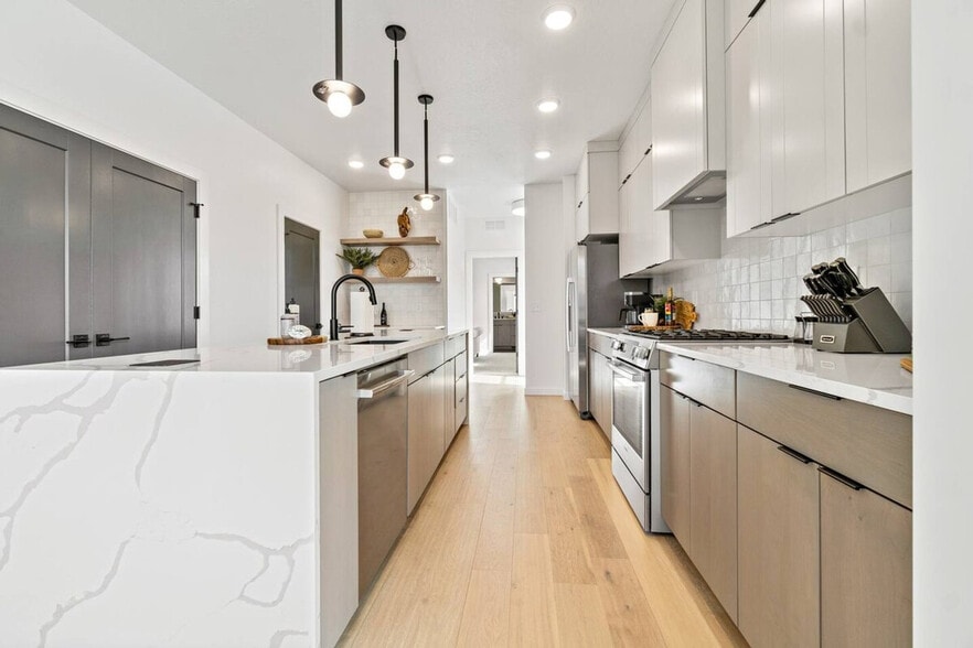 Building Photo - 1530 S Denver Ave