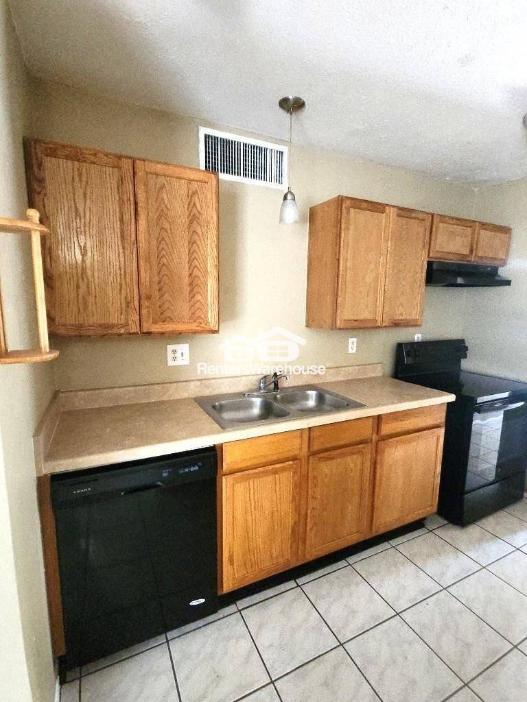 Building Photo - 24310 Rockin 7 Dr