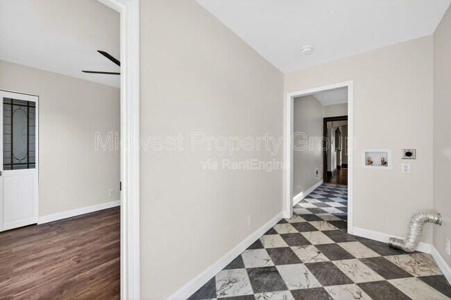 Building Photo - 5324 Nagel Ave