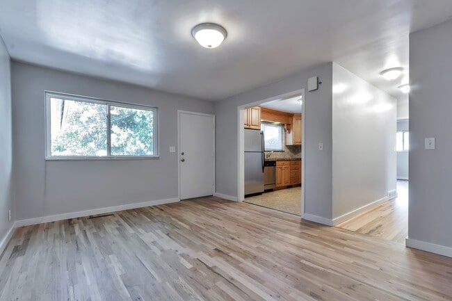 Building Photo - 2370 Parleys Cir E