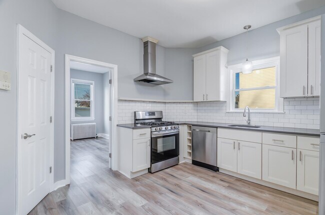 Building Photo - 86 W 27th St