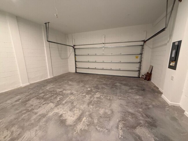 Building Photo - 4196 Sadler Rd