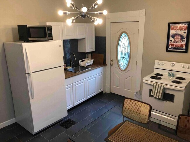 Building Photo - 35 Latta Ave