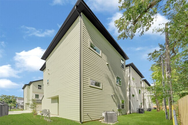 Building Photo - 6533 Goldspier St
