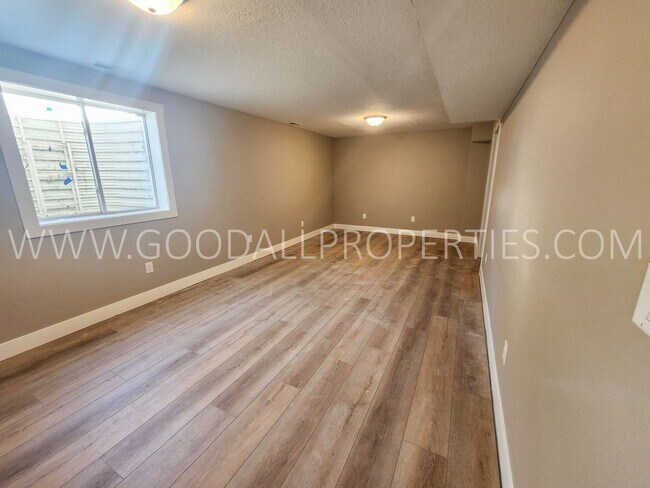 Building Photo - Fully remodeled 3 bedroom home in Waukee w...