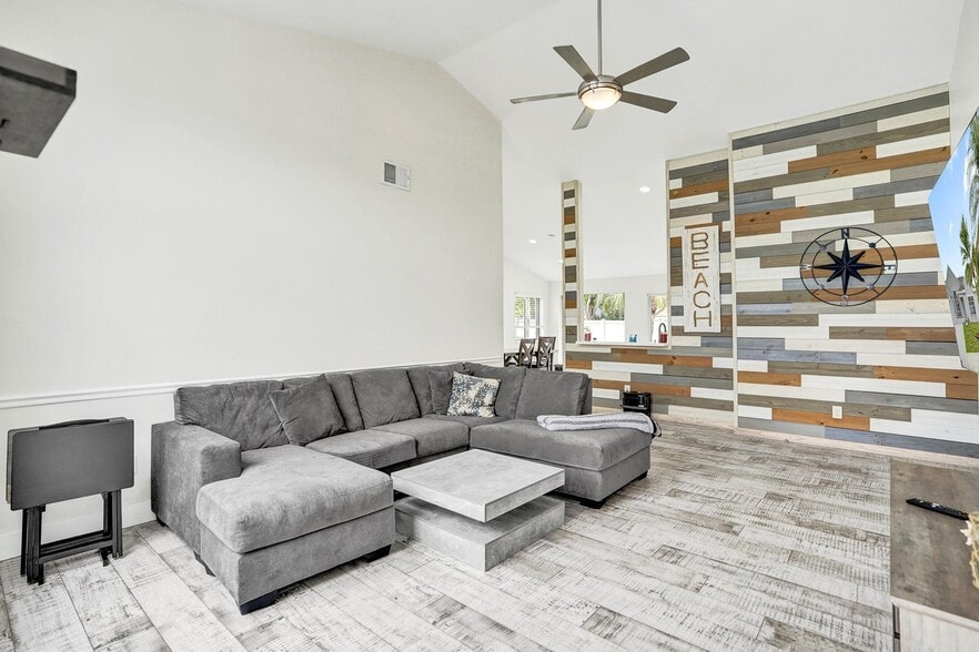 Building Photo - 8467 Dynasty Dr