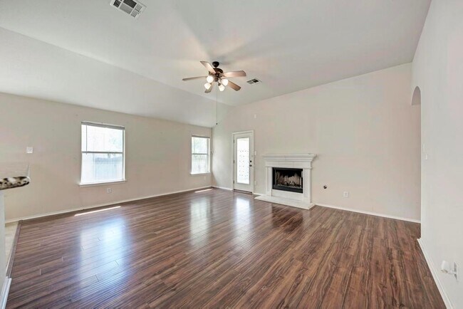 Building Photo - 1124 Alexandria Way