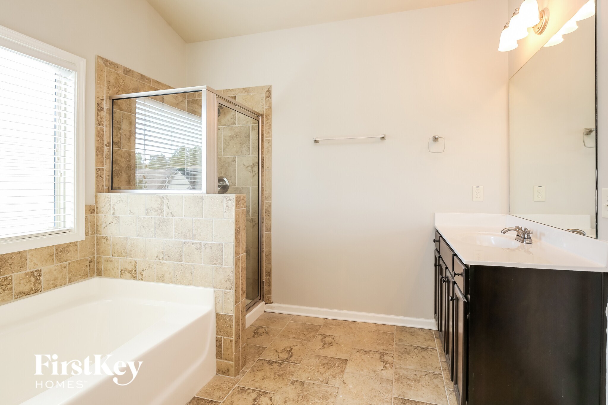 Building Photo - 4911 Briarcliff Dr