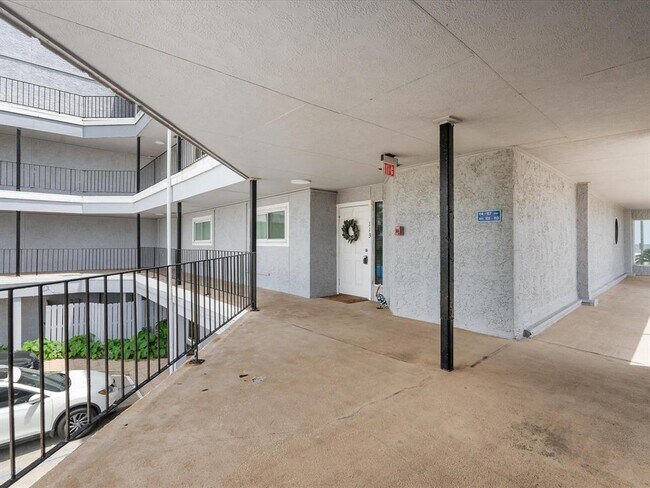 Building Photo - 7600 Seawall Blvd