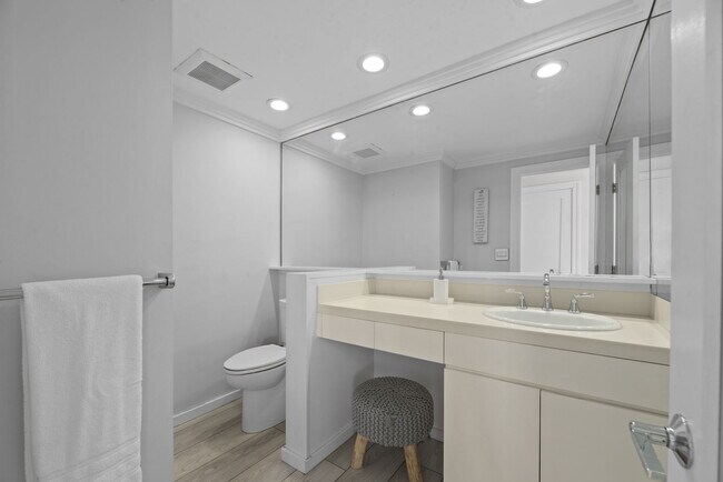 Building Photo - 641 Walther Way