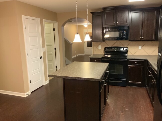 Building Photo - Price Reduction. Chelsea Park!!!  4 Bedroo...