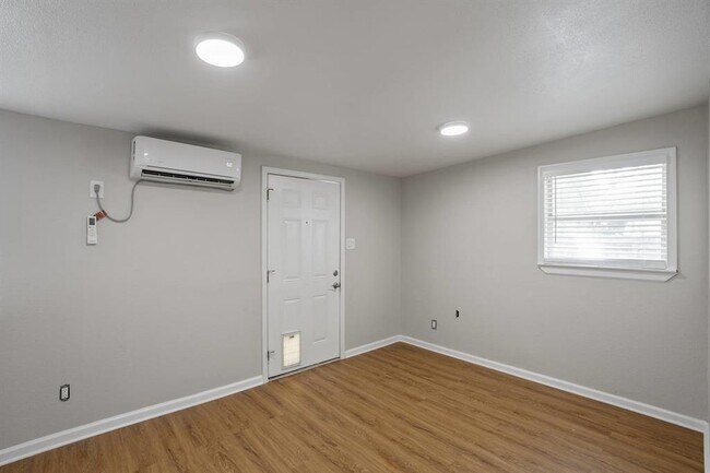 Building Photo - 506 W Grady Dr