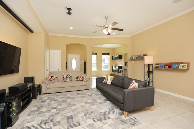 Building Photo - 6615 Goldspier St