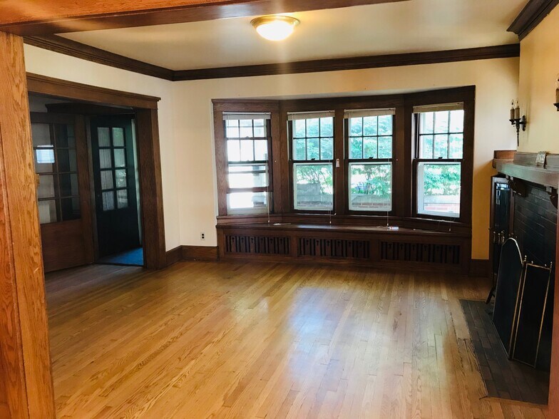 Building Photo - 2825 N Frederick AV