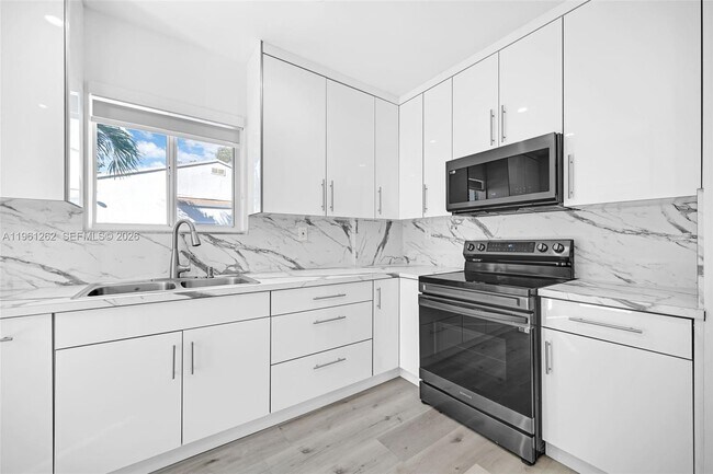 Building Photo - 876 NE 81st St