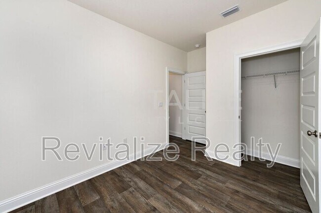 Building Photo - 13330 Shea Cir