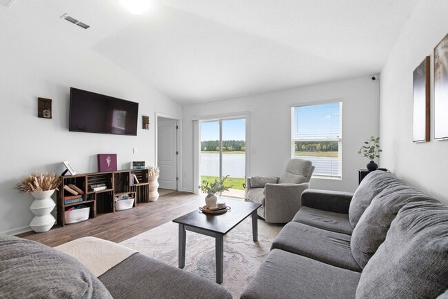 Building Photo - Almost new 3 bed 2 bath home