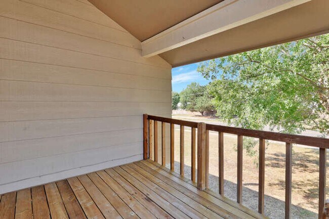 Building Photo - 2025-2027 N. Rosewood Ct.