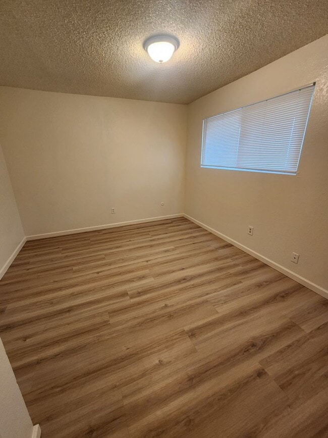 Building Photo - L77700