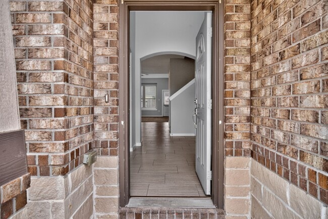 Building Photo - 6915 Rosemont Ct
