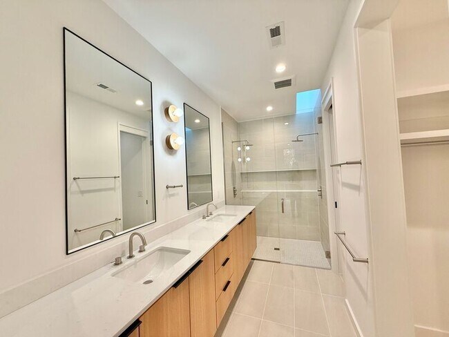 Building Photo - 511 S Bloodworth St