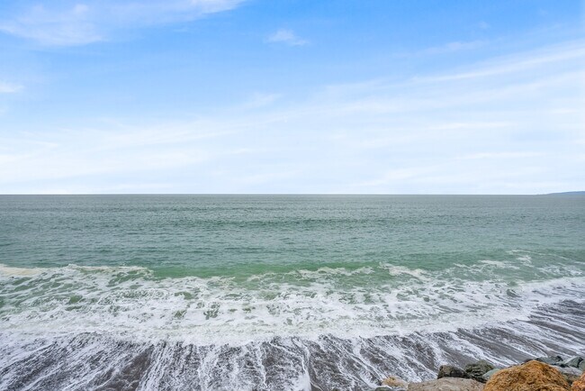 Building Photo - 121 1st Ave