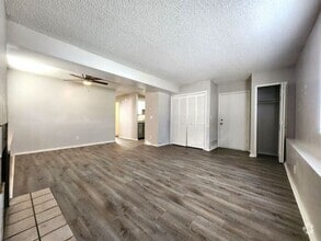 Building Photo - 2-Bedroom Apartment -Great Location! Limit...