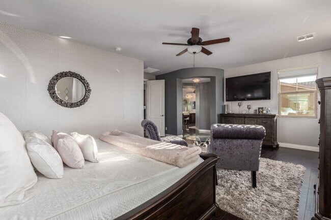 Building Photo - INCREDIBLE Executive Style homes in the po...