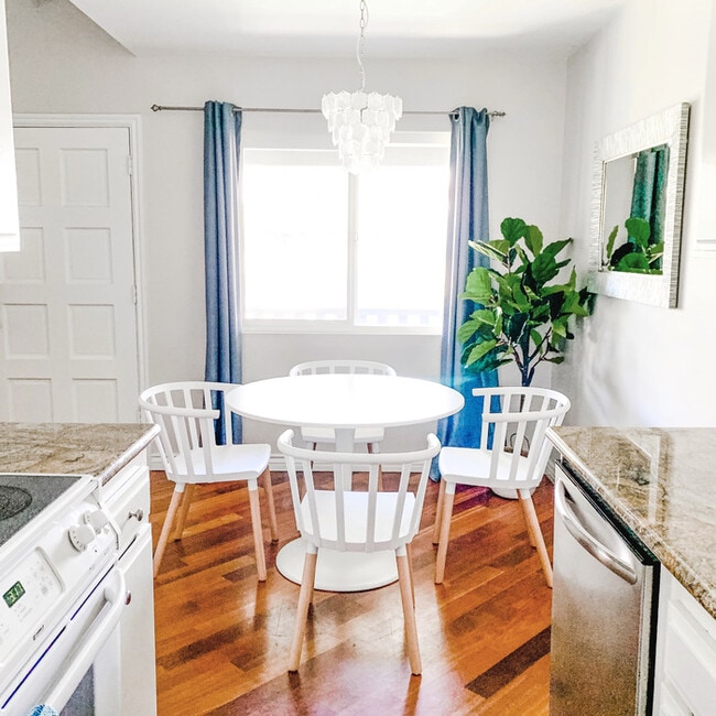 Building Photo - 3080 Lincoln St